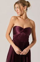 ASTR The Label Ascella Sweetheart Pleated Midi Dress