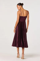 ASTR The Label Ascella Sweetheart Pleated Midi Dress